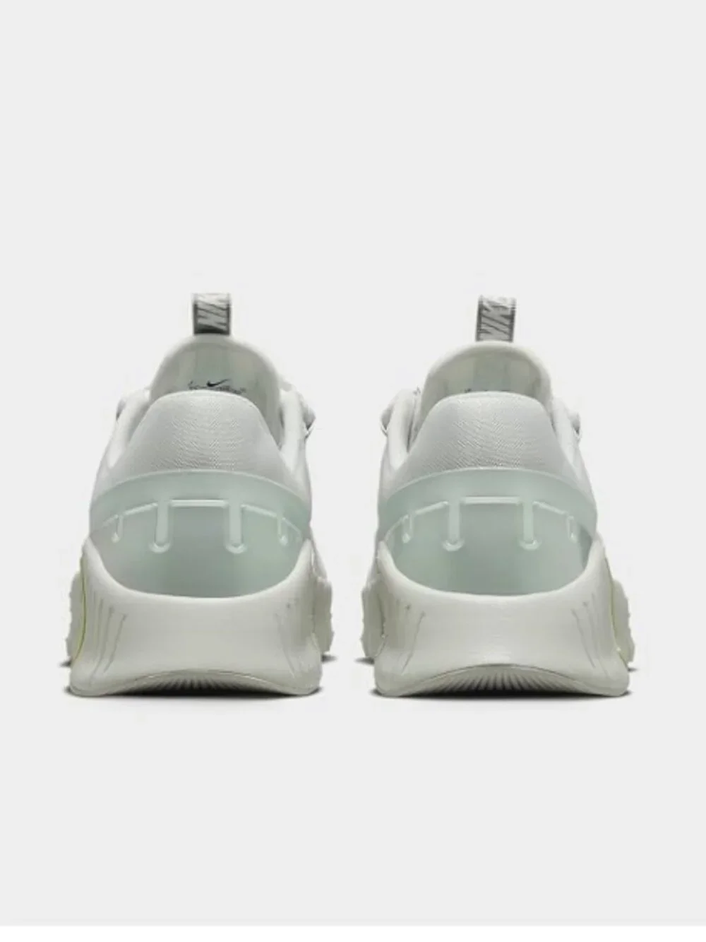 Nike Women's Free Metcon 5 white and Sea Grass Green Size 8 New In Box